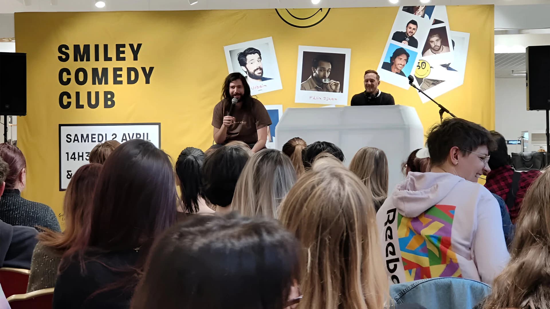 Retour sur le Smiley Comedy Club à Cap3000 : une scène stand-up en plein centre commercial