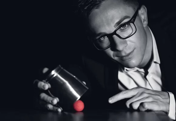 Billy debu magicien expert en booking d'artistes et production evenementielle