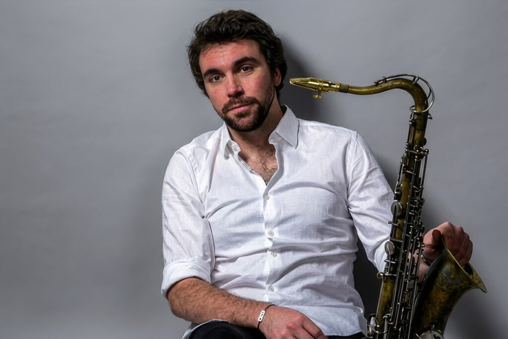 baptiste horcholle 002 expert en booking d'artistes et production evenementielle